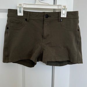 Forest green stretchy shorts